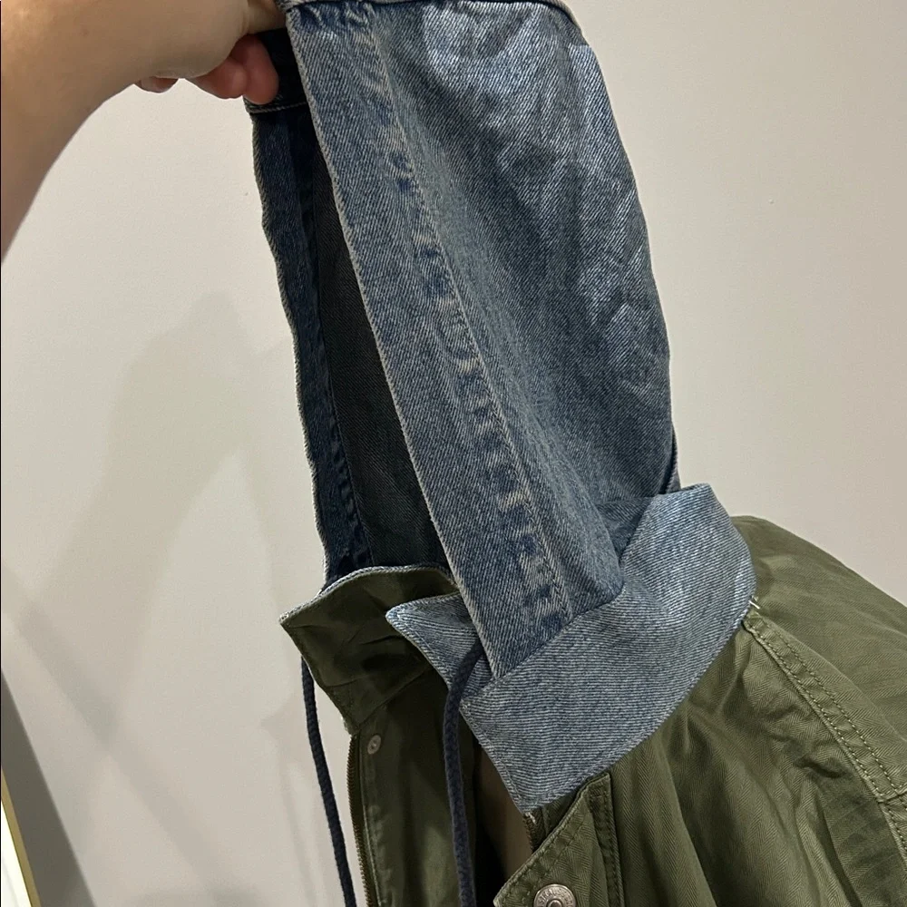 Levi’s Hooded Pocket Jacket‎